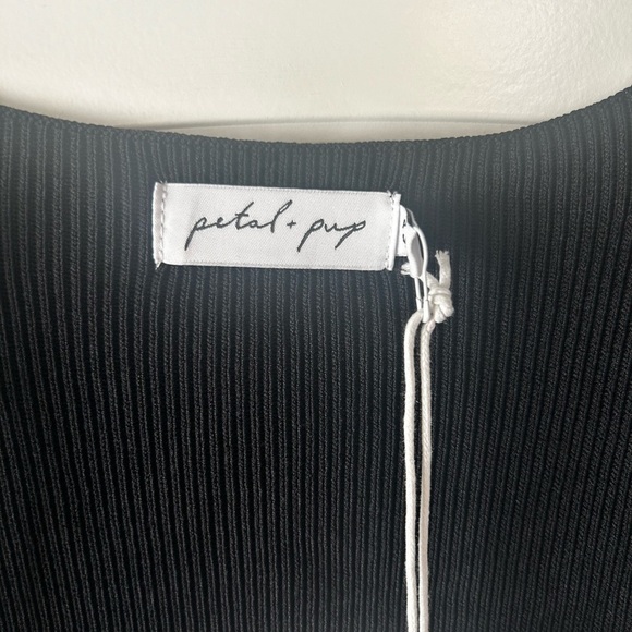 Petal & Pup Black Long Sleeve Dress Front Slit Fitting Women’s 4 - Picture 5 of 8